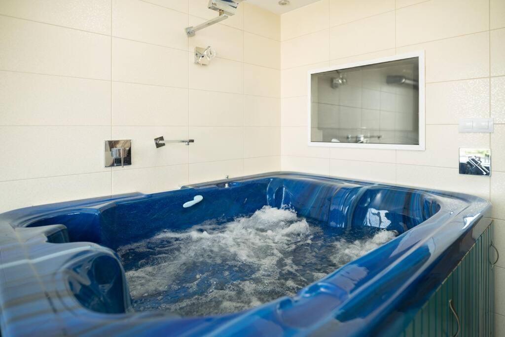 Martonfalvi Penthouse W Jacuzzi Дебрецен Екстериор снимка