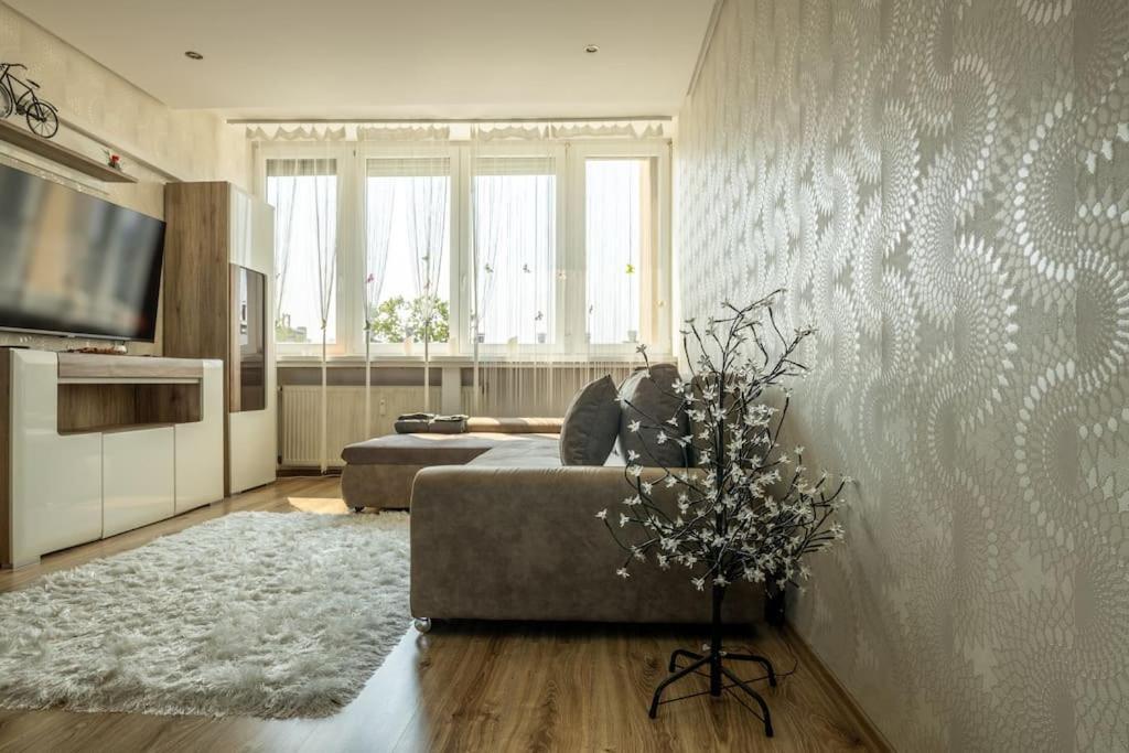 Martonfalvi Penthouse W Jacuzzi Дебрецен Екстериор снимка